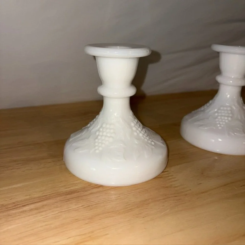 L.E. Smith Vintage Milk Glass Candlestick Holders Grapevine Harvest White Pair